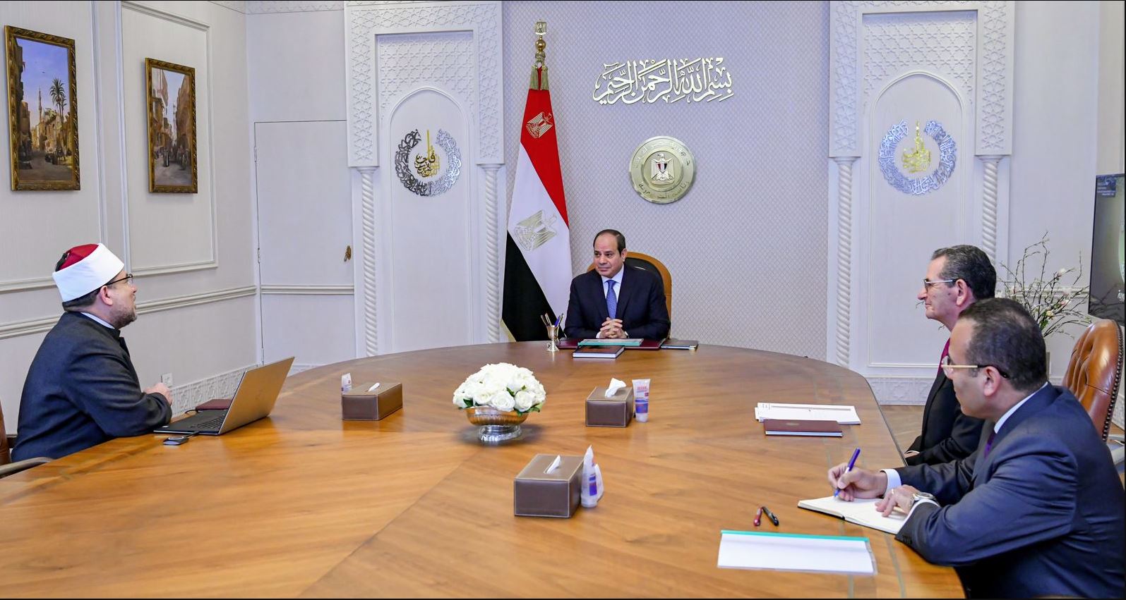 الرئيس عبد الفتاح السيسي مع وزير الأوقاف